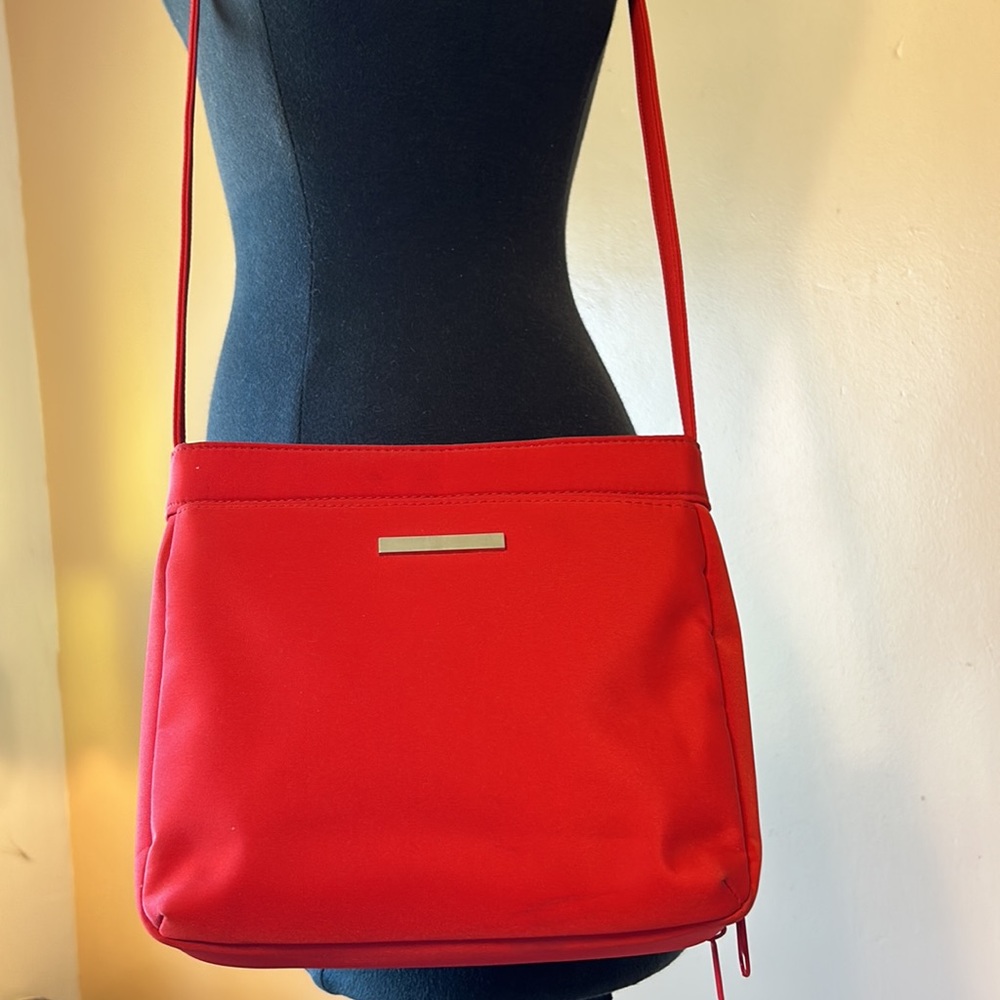 Amanda Smith Small Red Nylon Multi-pocket Crossbody Bag - Picture 2 of 12